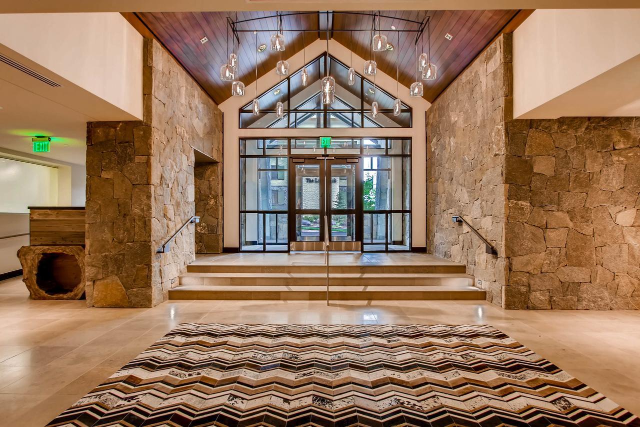 The Lion Vail Hotel Exterior photo