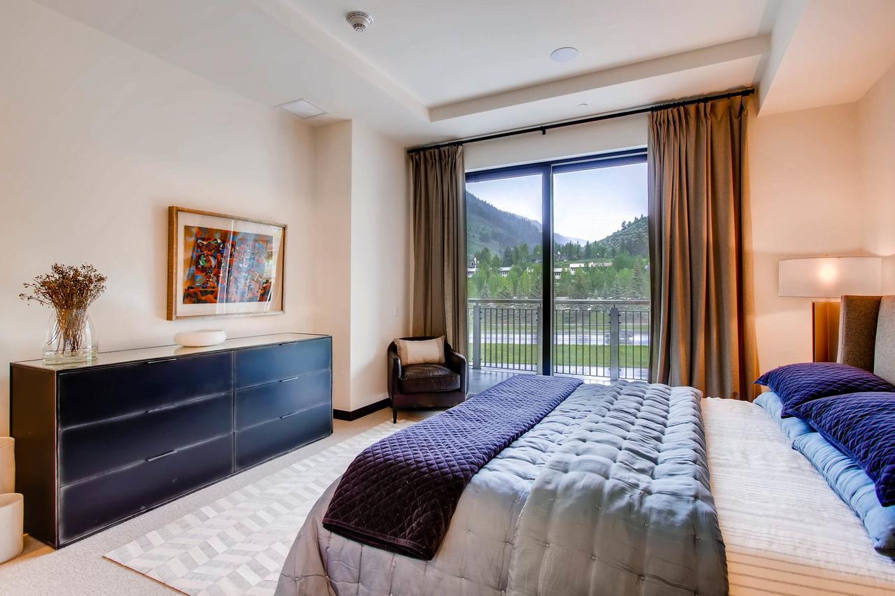 The Lion Vail Hotel Exterior photo